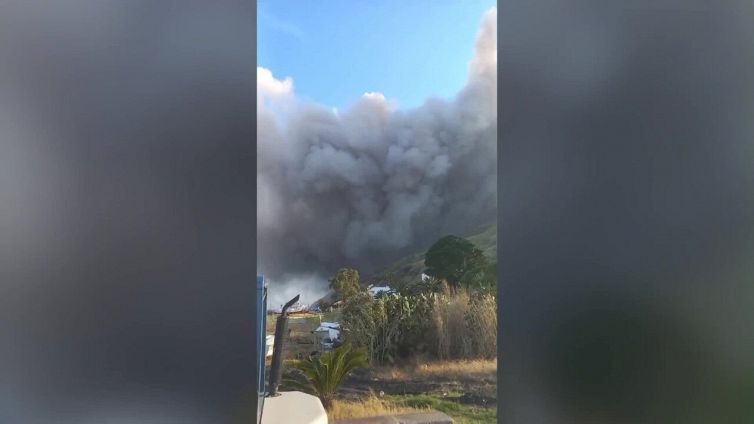 Cos'è la nube di cenere che si è alzata a Stromboli