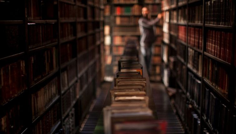 Allarme libri velenosi ritirati dalle biblioteche: cosa si rischia