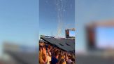 Fuochi d'artificio sulla folla: panico allo stadio