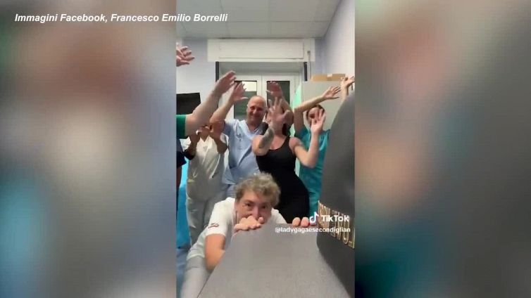 Ischia, balletto in ospedale con la tiktoker: indaga la Asl
