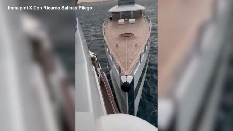 Scontro tra superyacht al largo della costa di Napoli