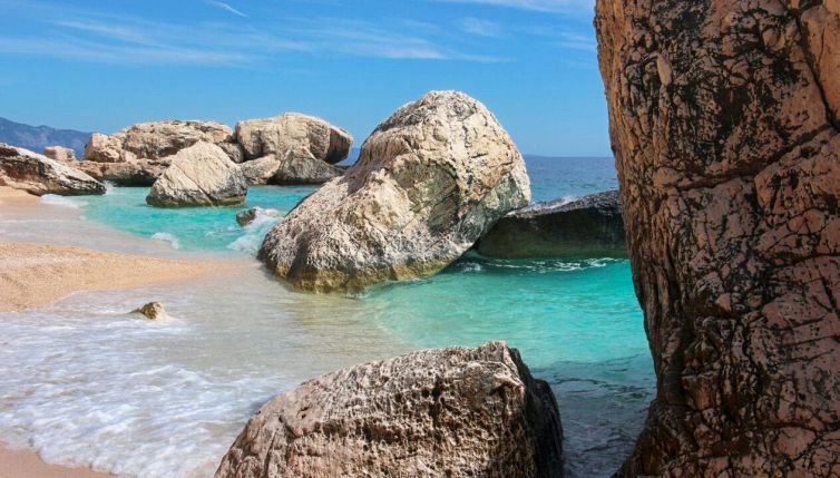 Mar Mediterraneo bollente con temperature record: cosa rischiamo