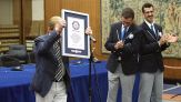 Il Guinness World Record compie 75 anni: i primati più strani