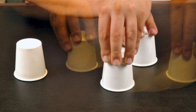 Truffa delle tre scatolette per fregare i turisti: come difendersi