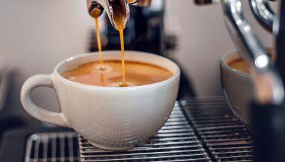 Come riconoscere un buon caffè al bar: se non è così non berlo