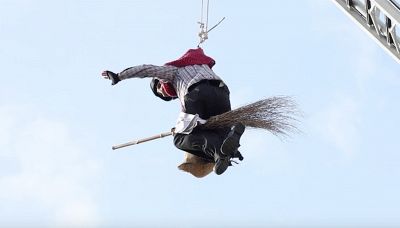 La Befana vola su piazza Navona a Roma