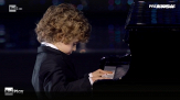 Sanremo: il piccolo Alessandro Gervasi incanta l'Ariston al pianoforte