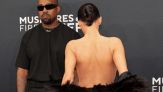 Chi è Bianca Censori e perché si veste così: c’entra Kanye West?