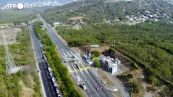 Distrutto un casello autostradale: le immagini inquietanti