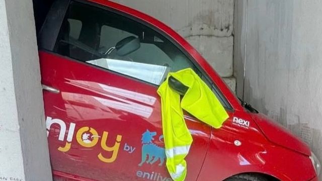 La 500 parcheggiata sulle scale
