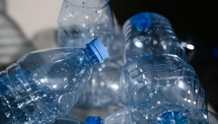 Dalla plastica un materiale prezioso: la scoperta rivoluzionaria