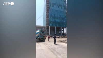 Crolla un grattacielo di Bangkok per il sisma con epicentro in Myanmar