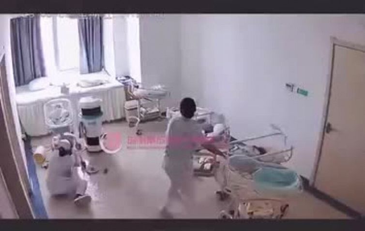 Terremoto sull'ospedale: le infermiere salvano le culle e i neonati