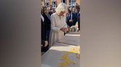 Camilla sorprende tutti: la Regina tira la sfoglia con chef Bottura
