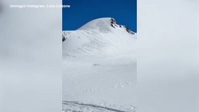 Panico tra alpinisti sul Monte Rosa: la manovra dell'aereo è folle