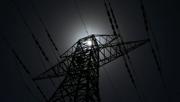 Blackout in casa come proteggere cibo ed elettrodomestici