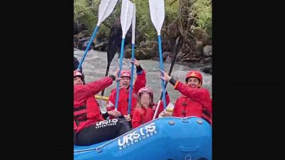 Giorgia Meloni si dà al rafting: il video è virale