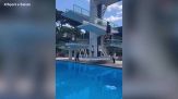 Roma, Paolini ed Errani si tuffano nella piscina del Foro Italico