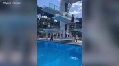 Roma, Paolini ed Errani si tuffano nella piscina del Foro Italico