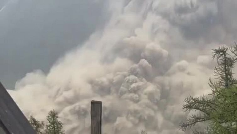 Crollato il ghiacciaio di Blatten in Svizzera