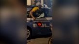 Ladro fugge dall'auto della polizia
