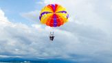Parasailing cos’è, quanto costa e dove si fa in Italia