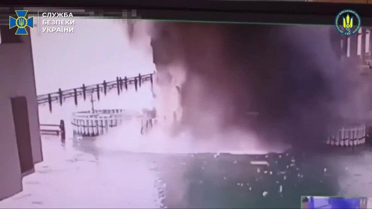 007 Kiev: "Colpito ponte di Crimea con esplosivi sott'acqua"