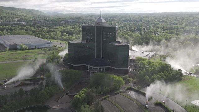 L'albergo crolla in pochi istanti