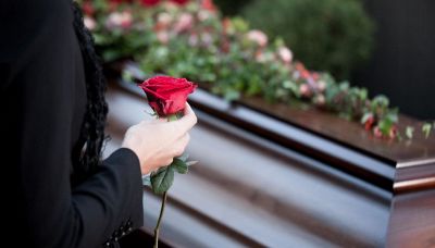 Truffa del funerale in streaming: attenzione al conto