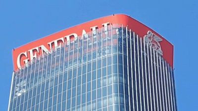 Milano, scritta pericolante su grattacielo a City Life vigili sul posto