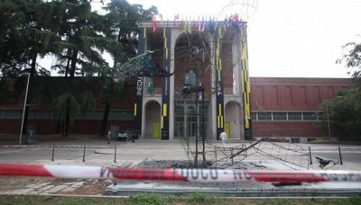 Incendiata la Balena di Allegrucci alla Triennale di Milano