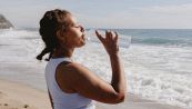 Perché bere acqua dopo il bagno al mare: benefici correlati