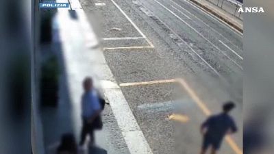 Scippo di un orologio da 300mila euro: le immagini