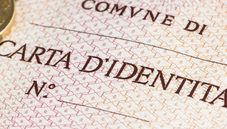 Addio alla carta d’identità cartacea
