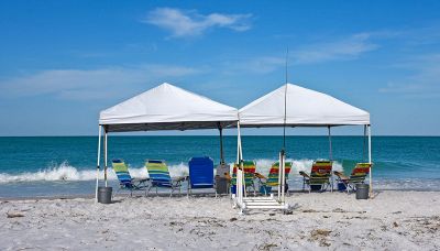 Tende e gazebi, è legale accamparsi in spiaggia?