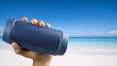 Si può ascoltare la radio ad alto volume in spiaggia?
