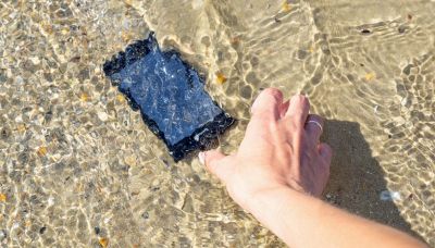 Telefono in mare o piscina, come salvarlo
