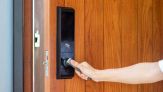 Truffa su Airbnb con l’AI: foto manipolate dall'host
