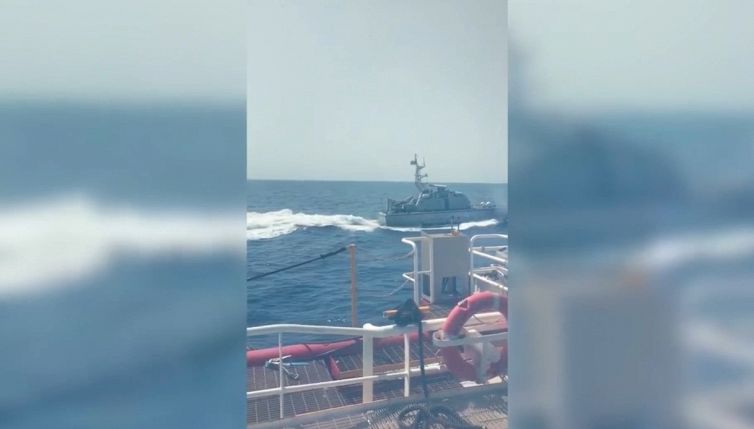 Spari contro nave Ocean Viking: il video dell'attacco