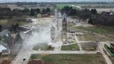 La demolizione della storica chiesa è impressionante