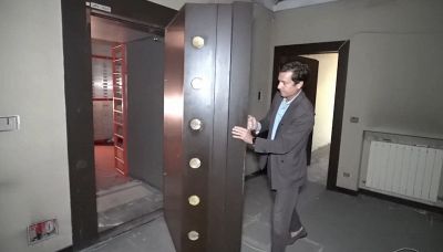 L'incredibile trasformazione di un caveau in bunker antiatomico