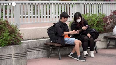 Stop all'abuso di smartphone, una città giapponese limita l'uso a due ore al giorno