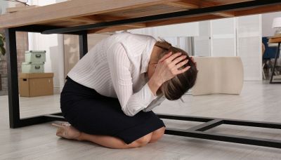 È giusto stare sotto i vani delle porte se c'è un terremoto?