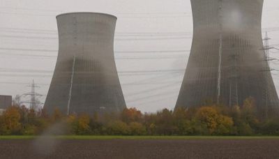 Le esplosioni fanno crollare le torri della centrale nucleare