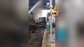 Incendio al casello sull'A21: le immagini da brivido