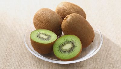 Si può mangiare la buccia del kiwi? Cosa dicono gli esperti