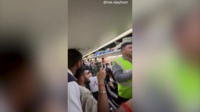 Passeggero ubriaco: scatta la rissa in aereo