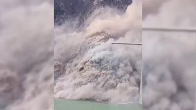 Crolla ponte di oltre 700 metri: l'impressionante video del disastro