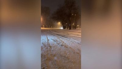 Derapata sulla strada ghiacciata: il finale è pazzesco