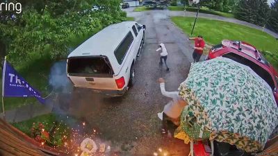 Il fuoco d'artificio innesca un'esplosiva reazione a catena